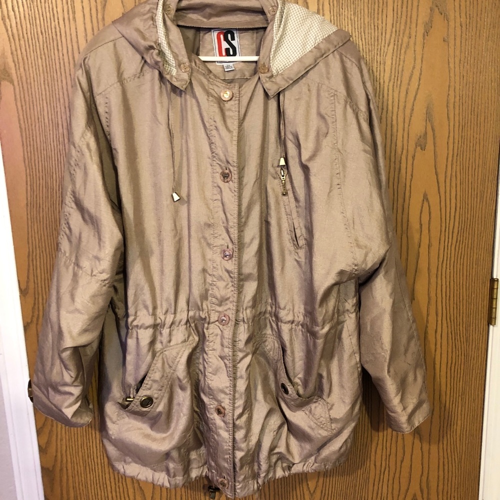 Tan/Gold Vintage wind breaker, Large